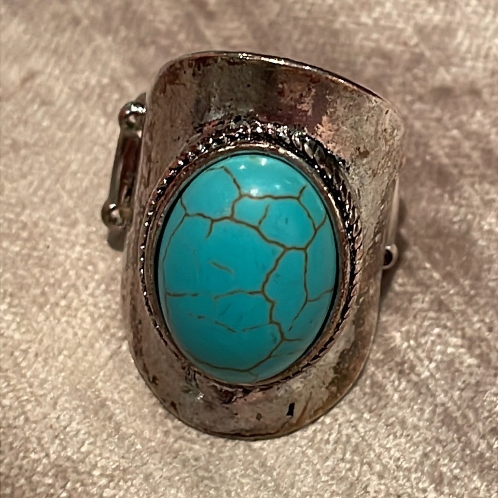 Vintage Southwestern Style Howlite Turquoise Ring
